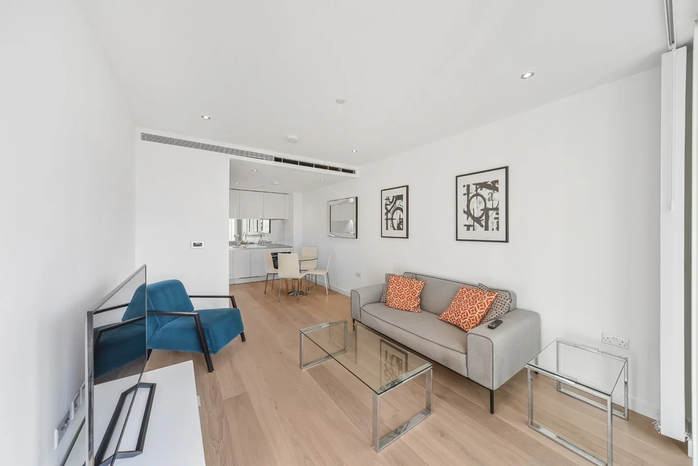 Flat Wyvil Road in Greater London