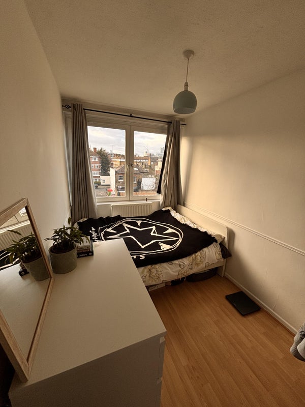 Room Mulvaney Way in Greater London