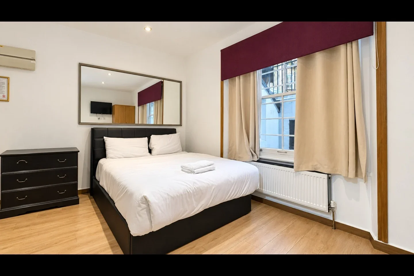 Flat Kempsford Gardens in Greater London
