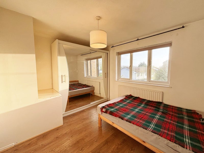 Room Chelsfield Gardens in Greater London