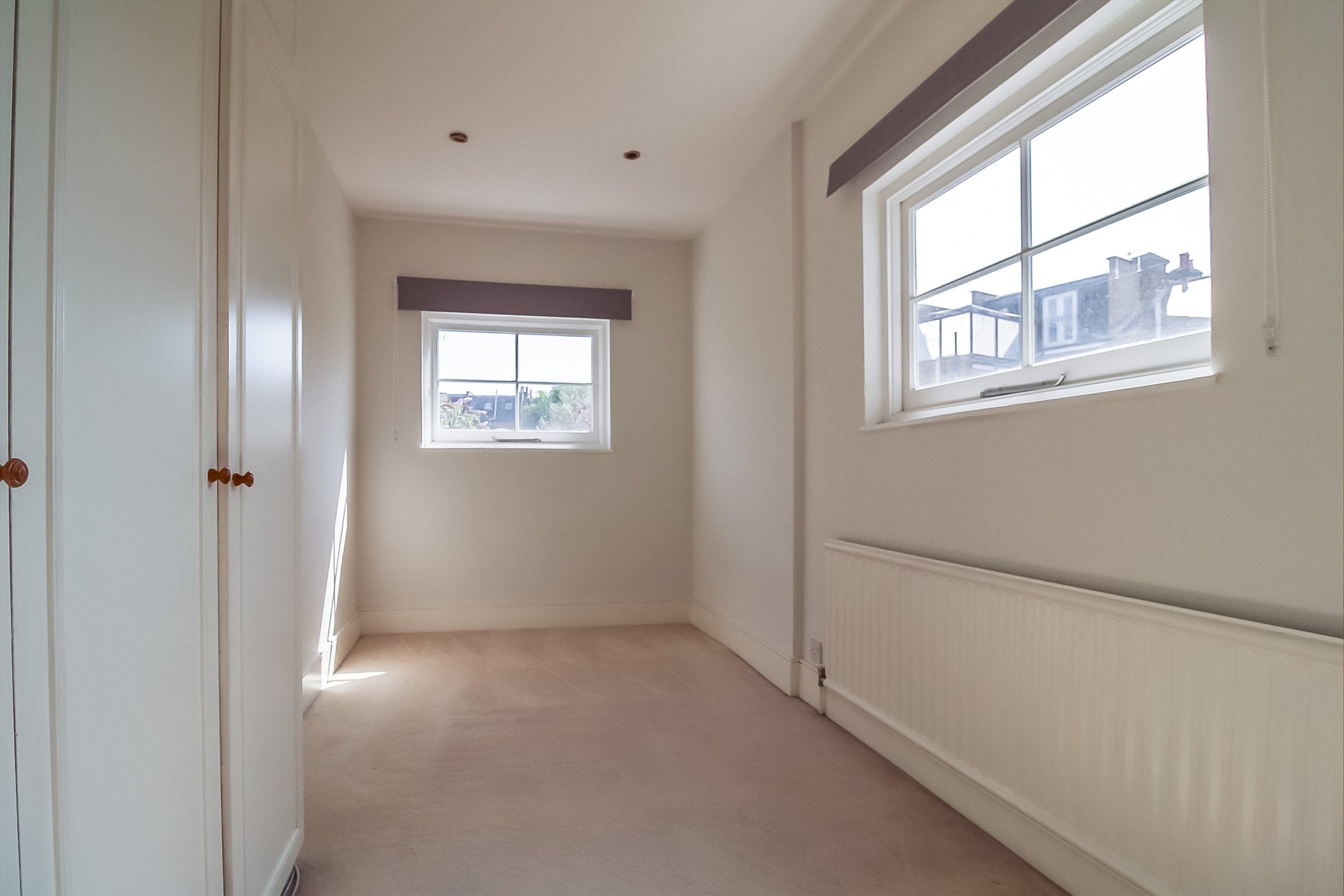 Flat Askew Crescent in Greater London