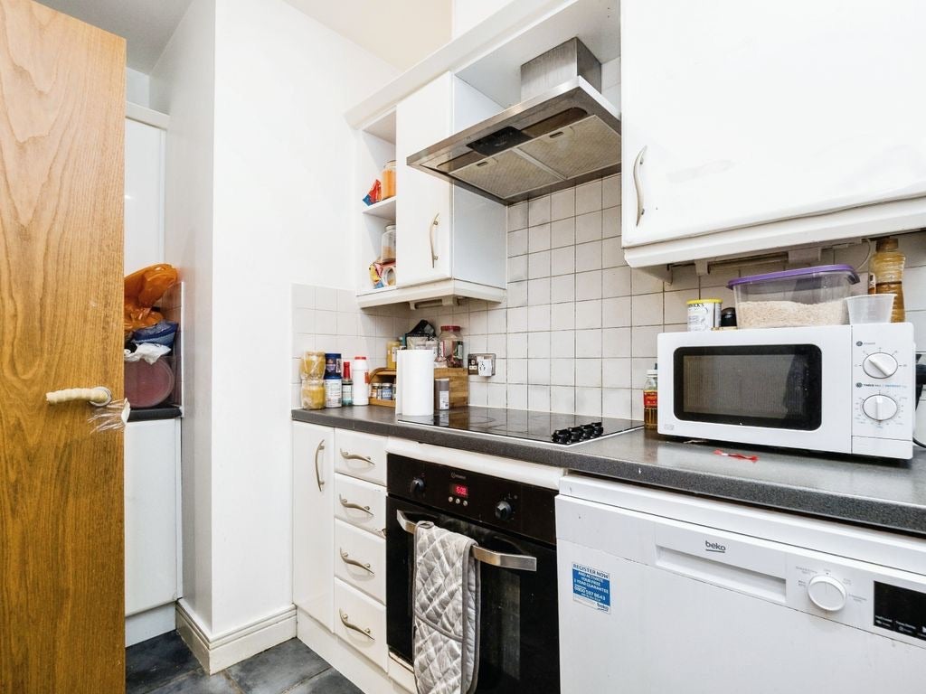 Flat Gerry Raffles Square in Greater London