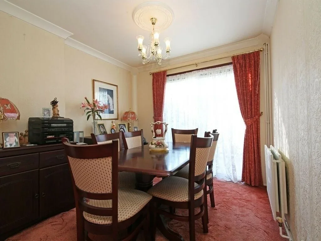House Bishopsford Road in Greater London