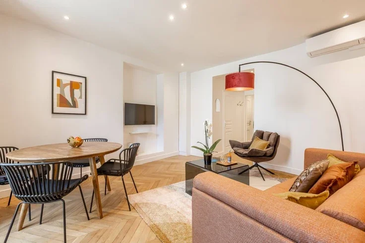 Flat Avenue de Wagram in Paris