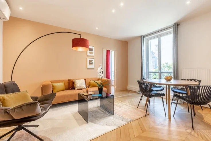 Flat Avenue de Wagram in Paris