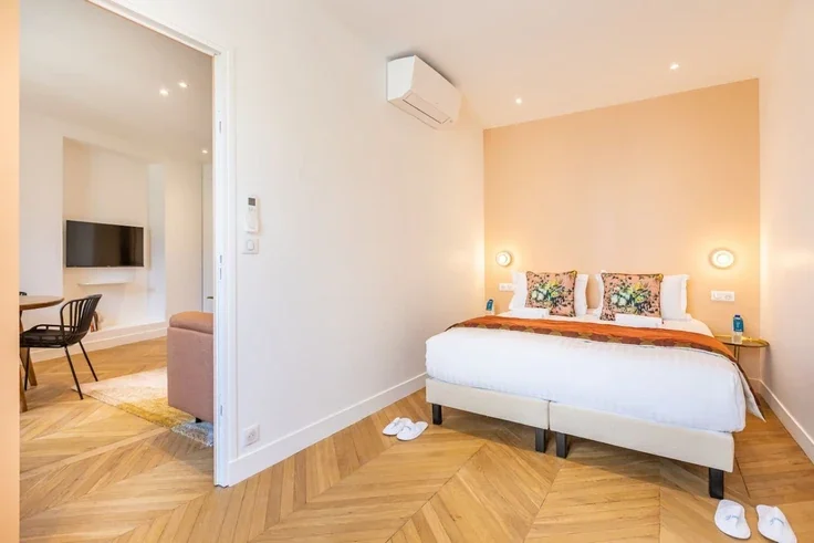 Flat Avenue de Wagram in Paris