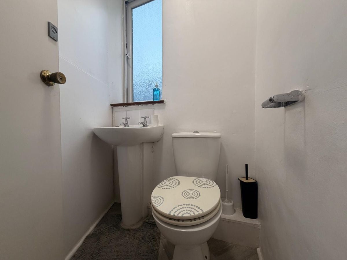 Room Eade Court in Gillingham