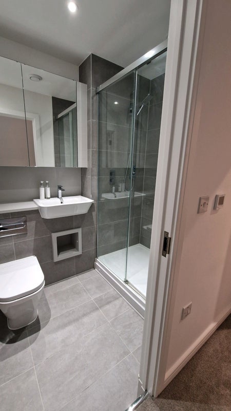 Room Osborne Road in Greater London