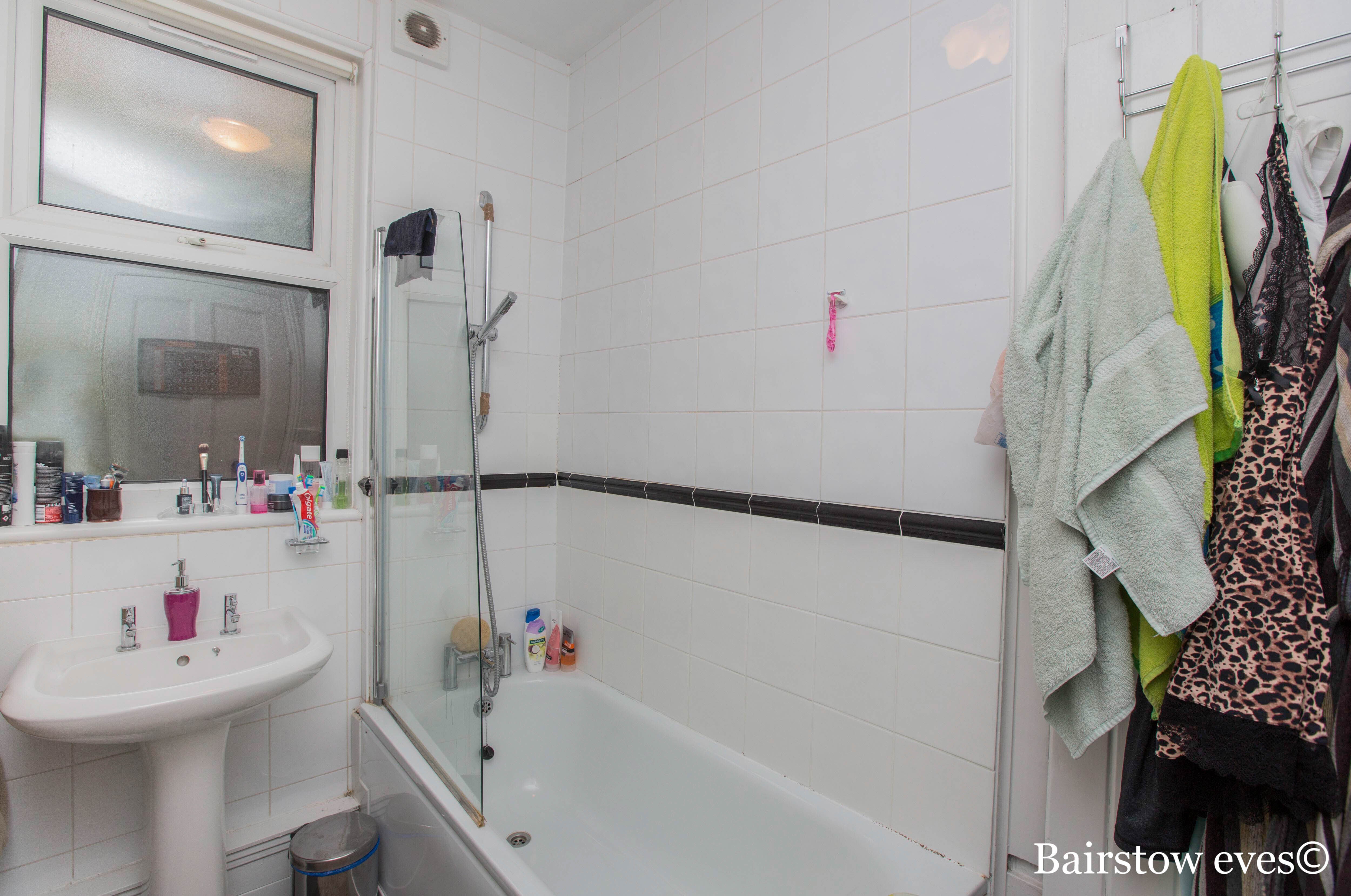 Flat Brettenham Road in Greater London