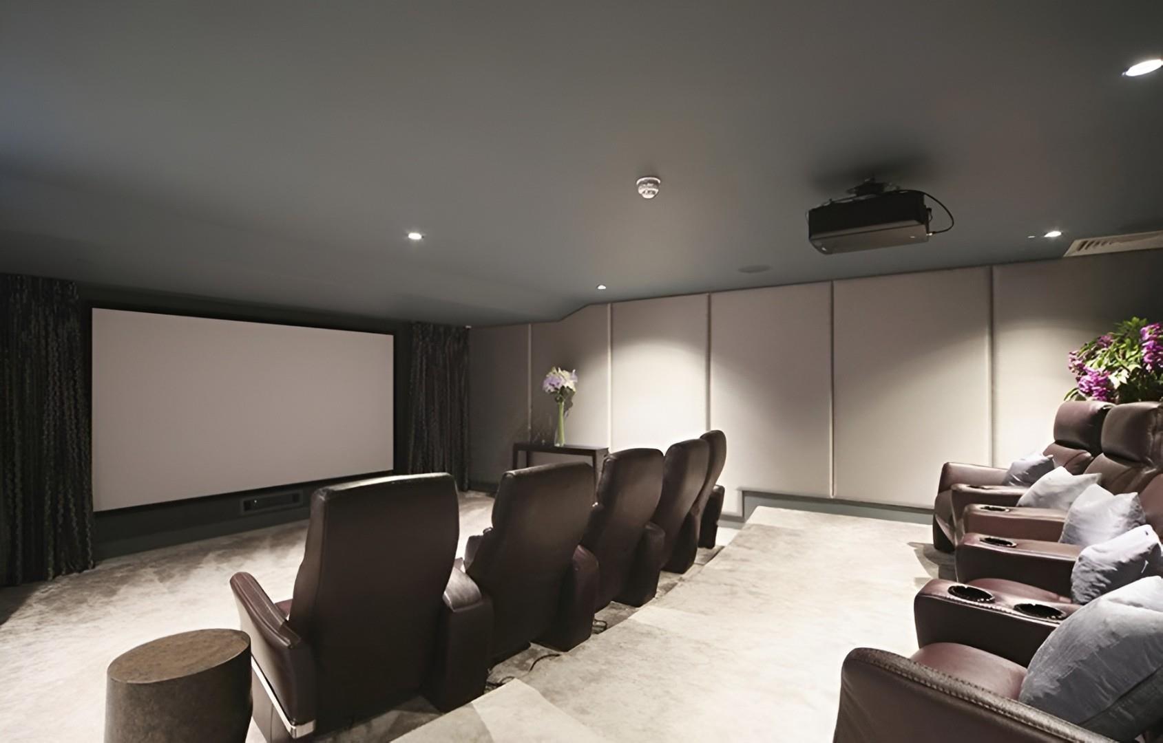Flat Radnor Terrace in Greater London