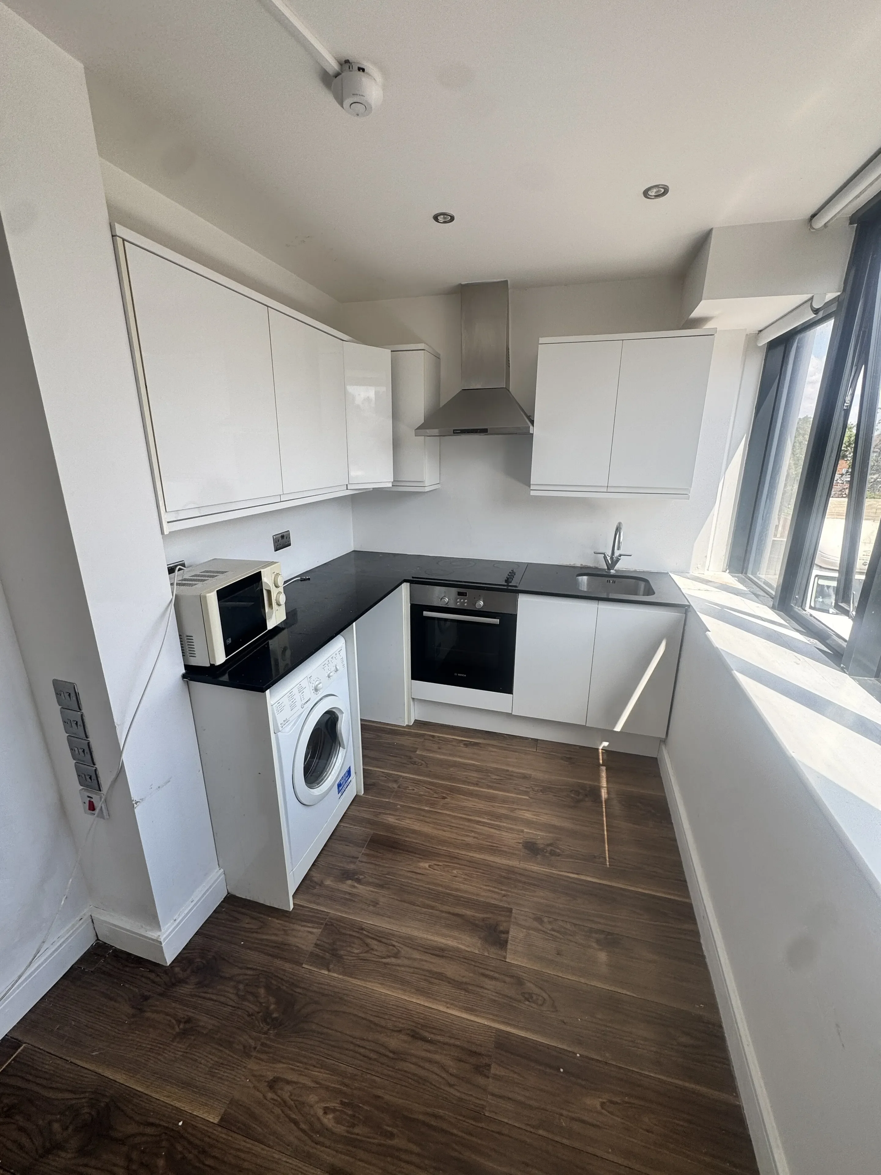 Flat Elmgrove Road in Greater London