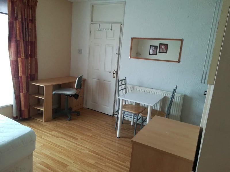 Room Thimbler Road in Coventry