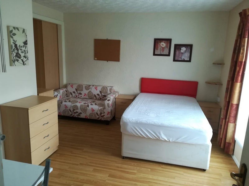 Room Thimbler Road in Coventry