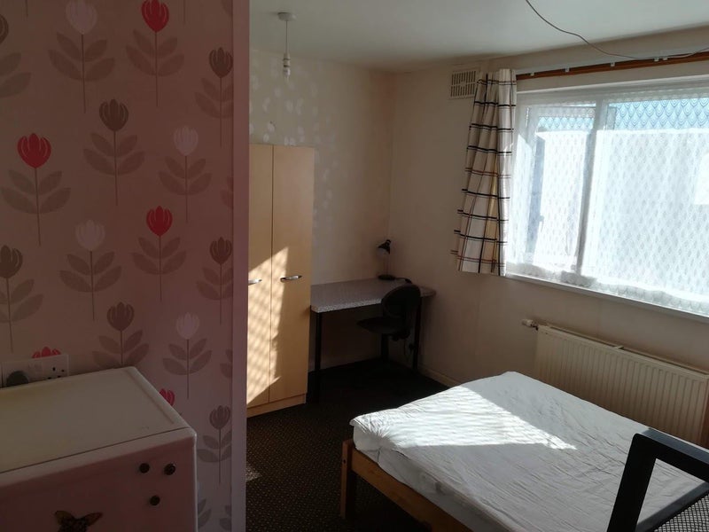 Room Thimbler Road in Coventry