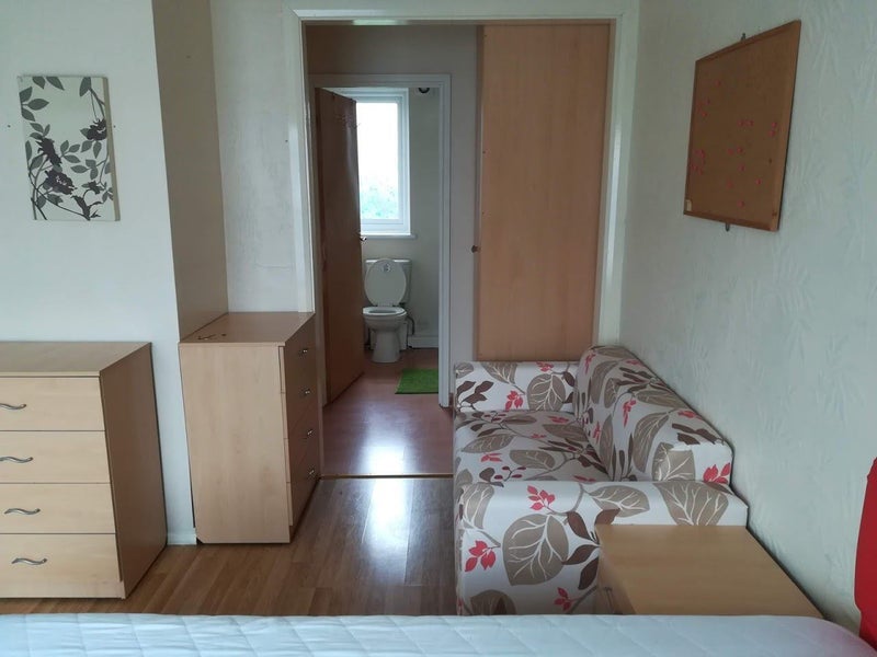 Room Thimbler Road in Coventry