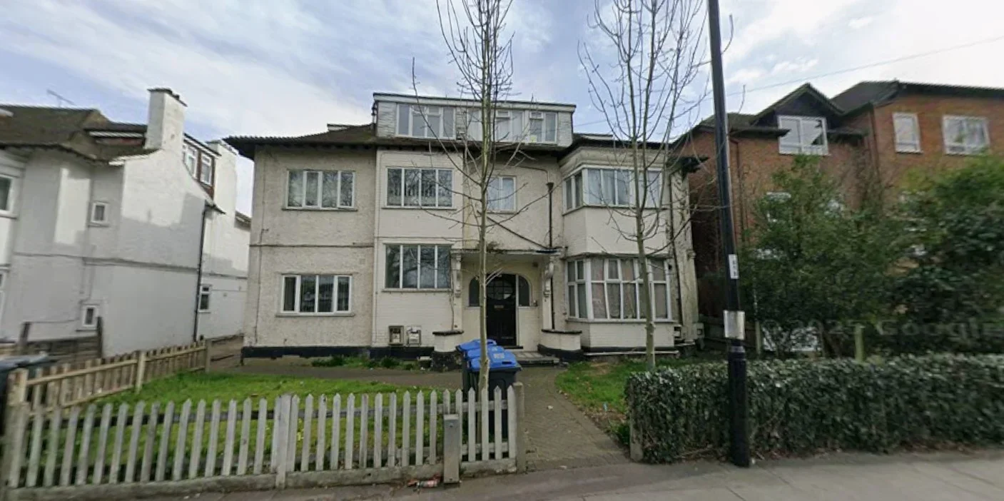 Flat Woodside Green in Greater London