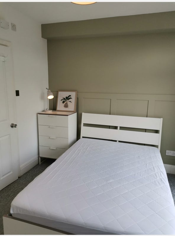 Room Shetland Road in Bristol