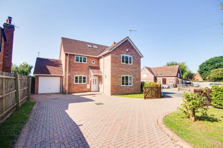 House Lassington Lane in Tewkesbury