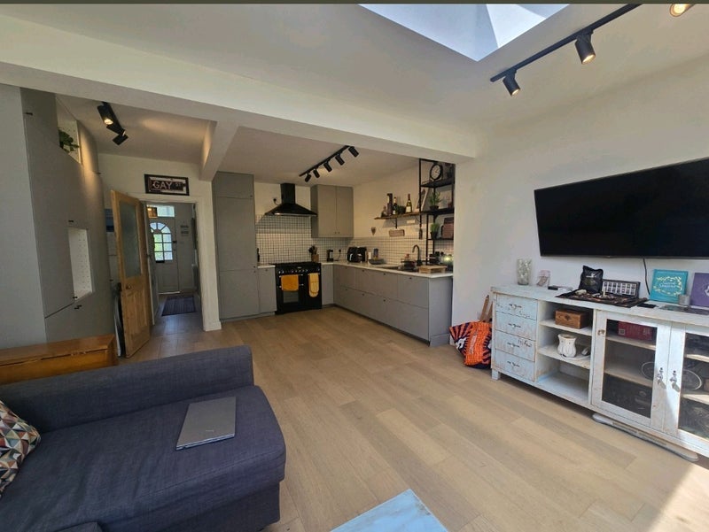 Room Weoley Avenue in Birmingham