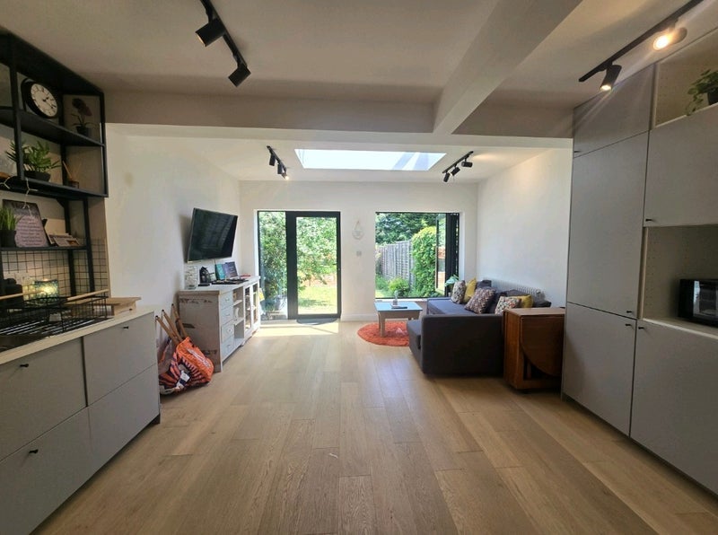 Room Weoley Avenue in Birmingham