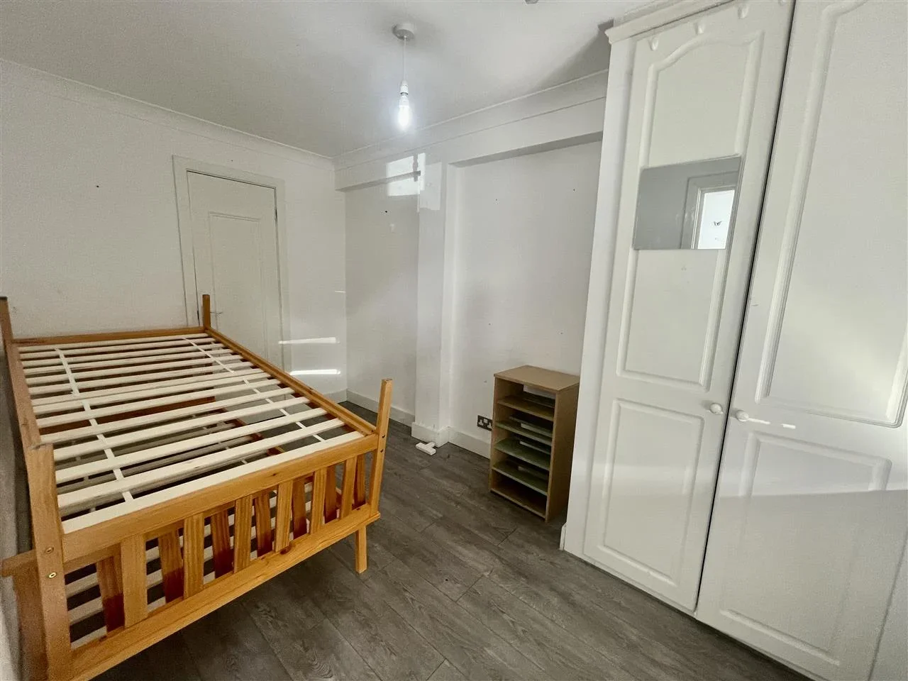 Room Blawith Road in Greater London