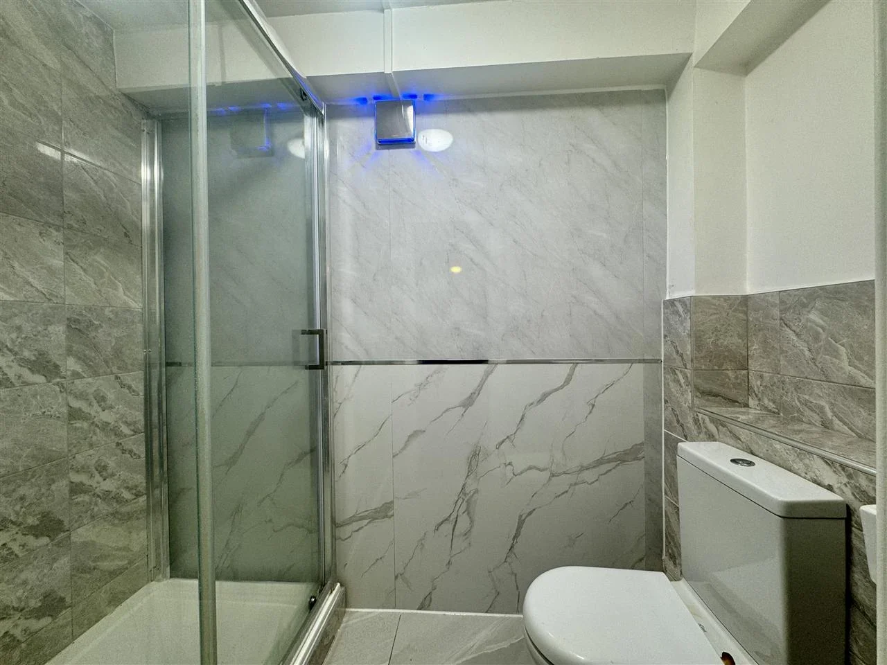 Room Blawith Road in Greater London