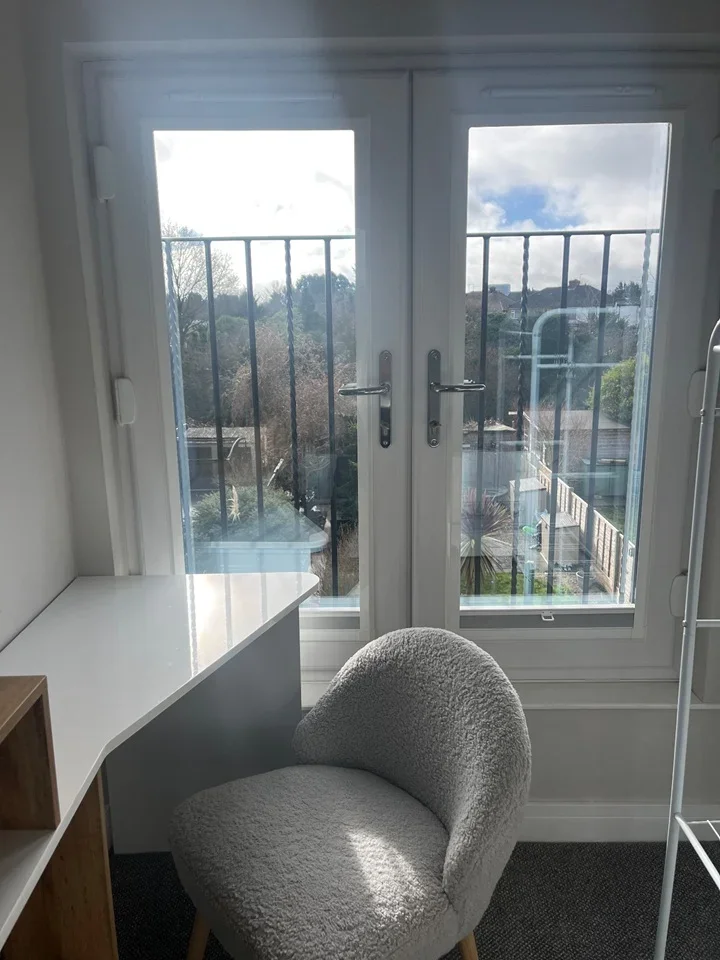 Room Lavernock Road in Greater London