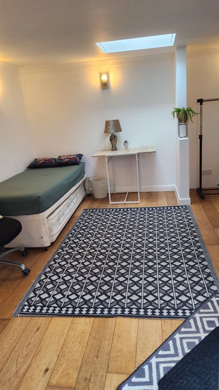 Room Latimer Road in Bournemouth
