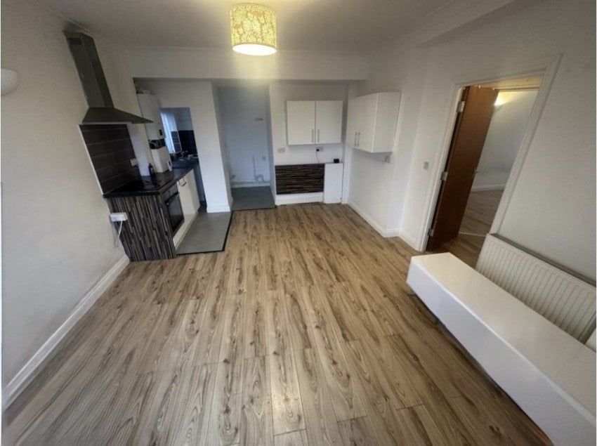 Flat Lower Mortimer Road in Southampton