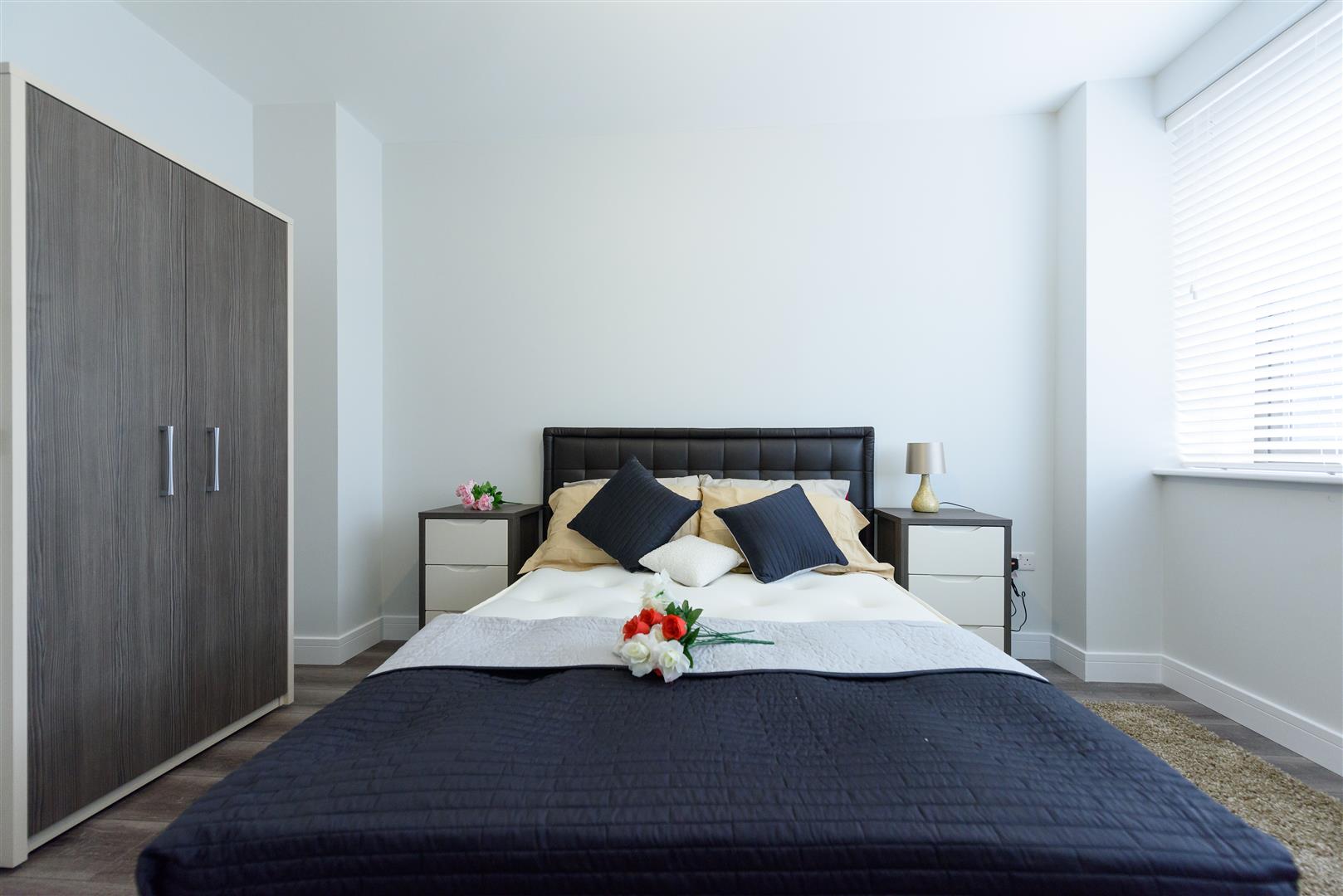 Flat Lyonsdown Road in Greater London
