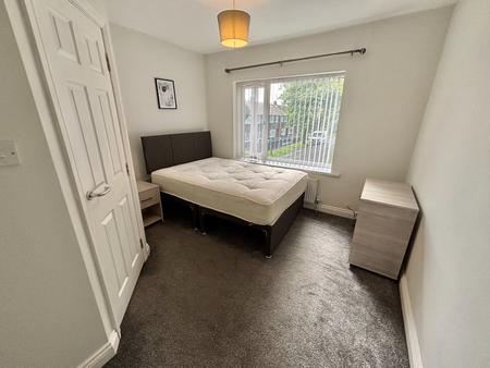 Room Harcourt Street in Royton
