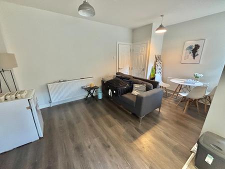 Room Harcourt Street in Royton