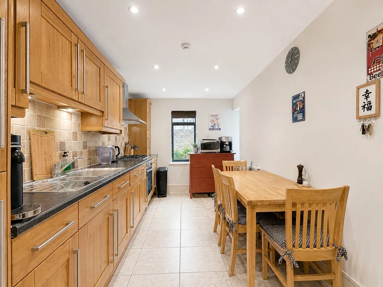 Flat Robinson Road in Greater London