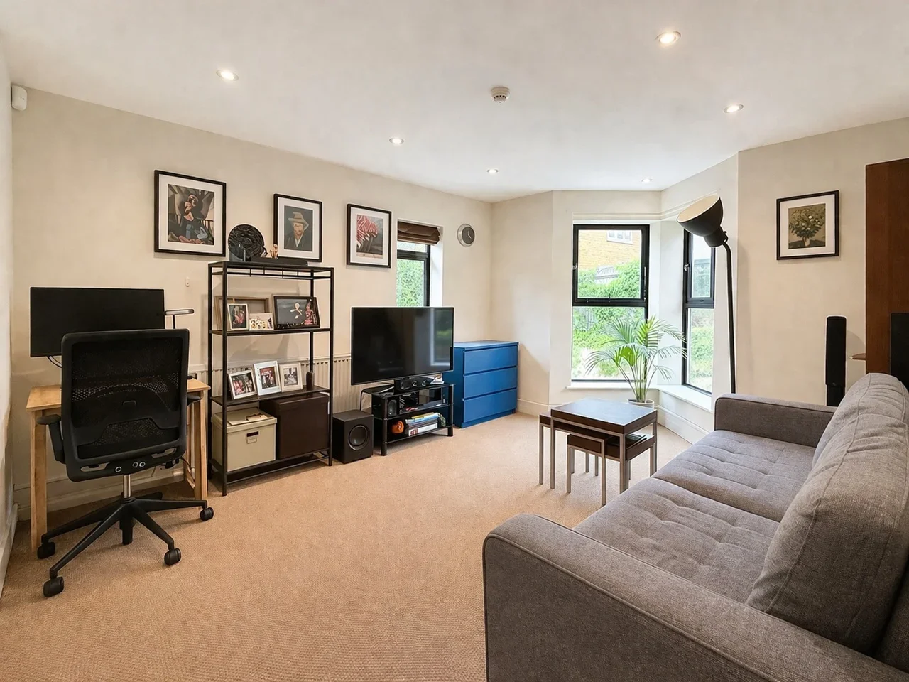 Flat Robinson Road in Greater London
