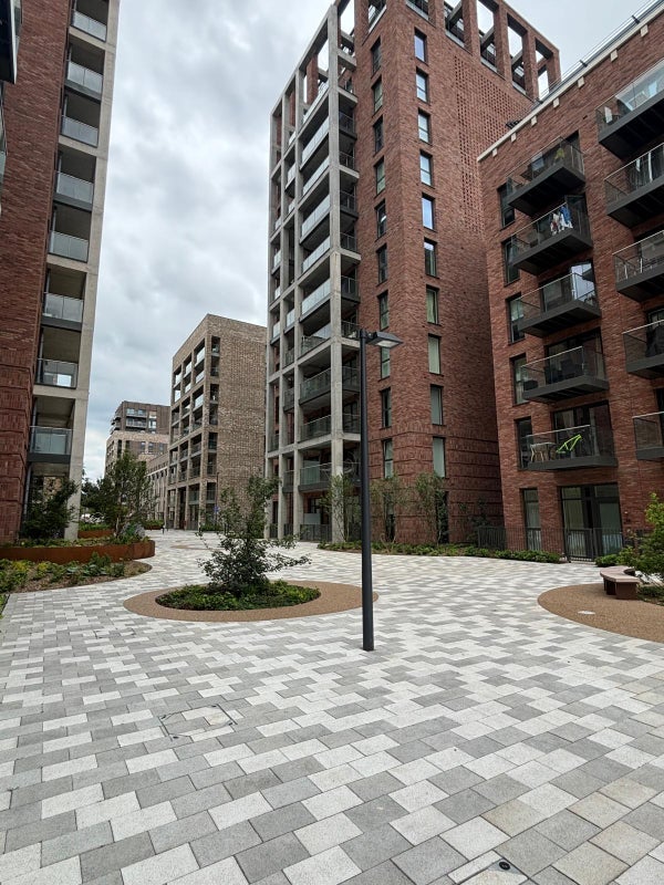 Room Shipbuilding Way in Greater London