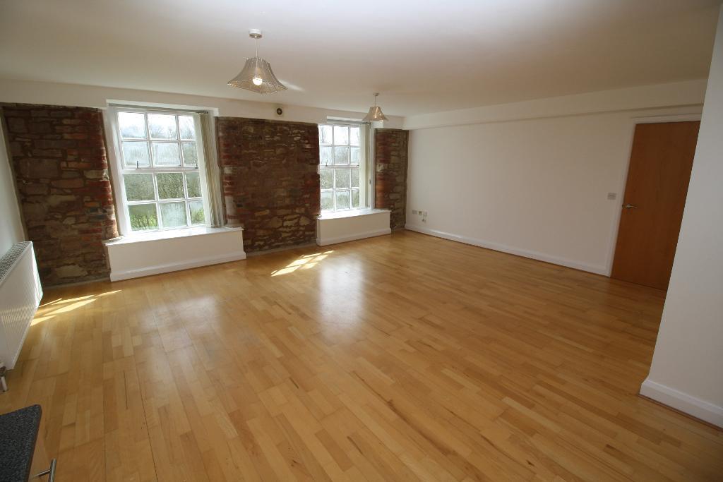 Flat Wedneshough Green in Tameside