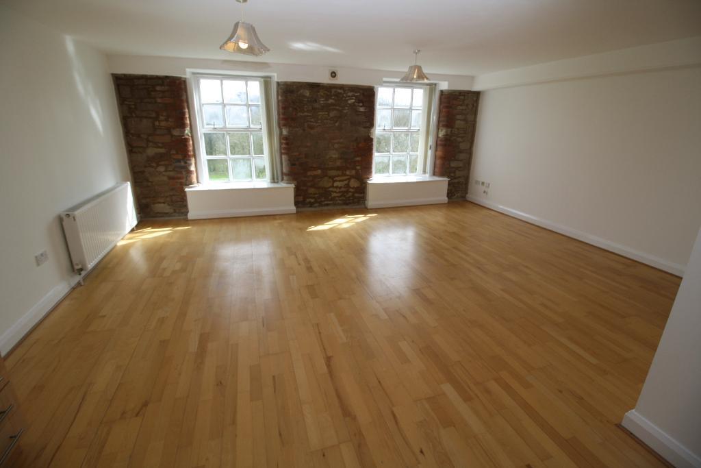 Flat Wedneshough Green in Tameside