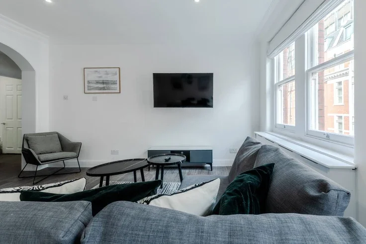 Flat Nassau Street in City of Westminster