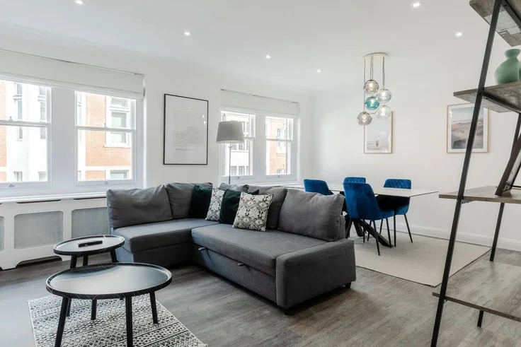 Flat Nassau Street in City of Westminster