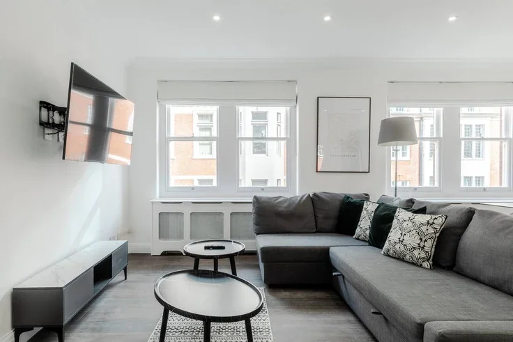 Flat Nassau Street in City of Westminster