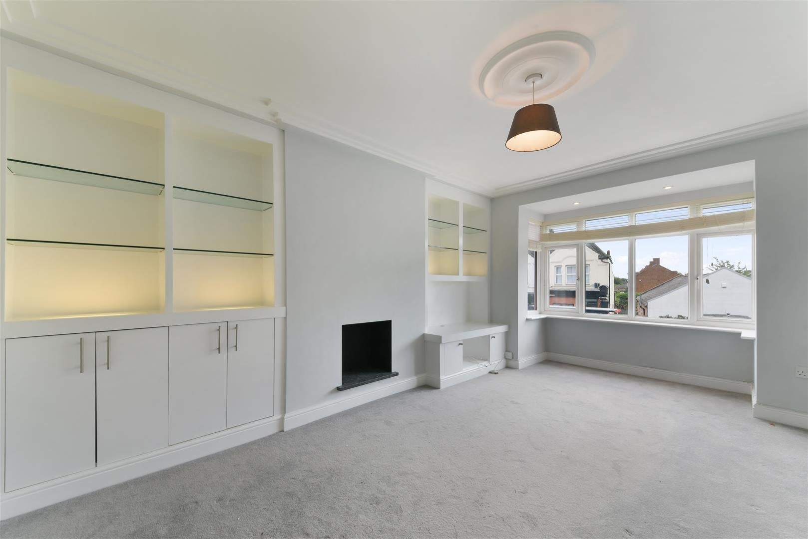 Flat Kingston Road in Greater London