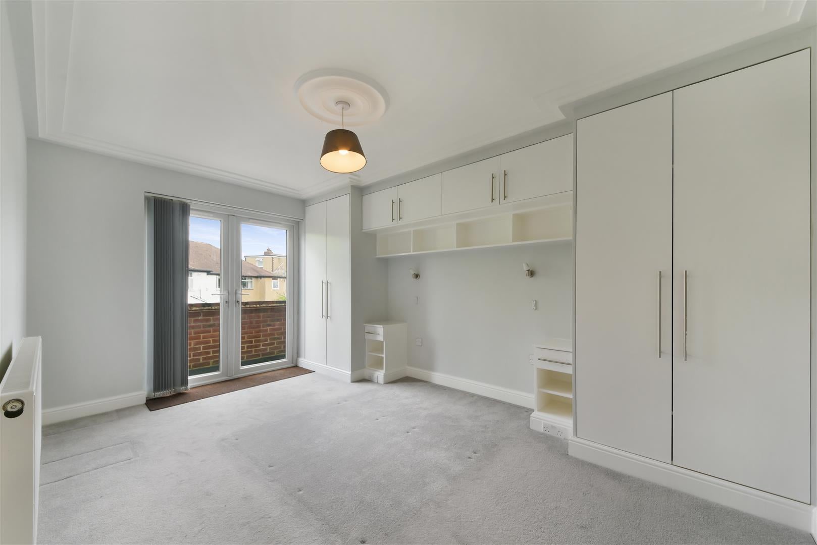 Flat Kingston Road in Greater London