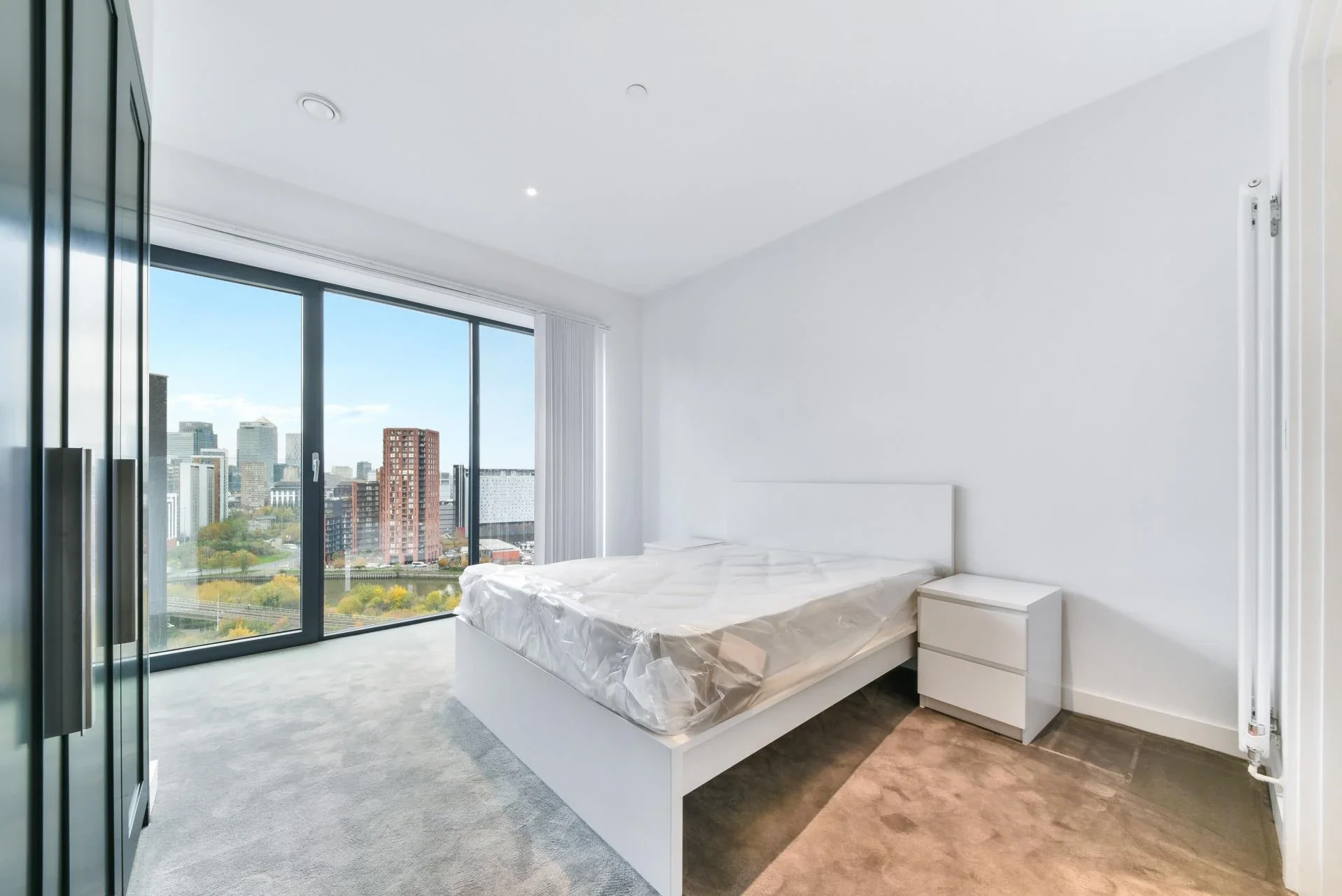 Flat Lyell Street in Greater London
