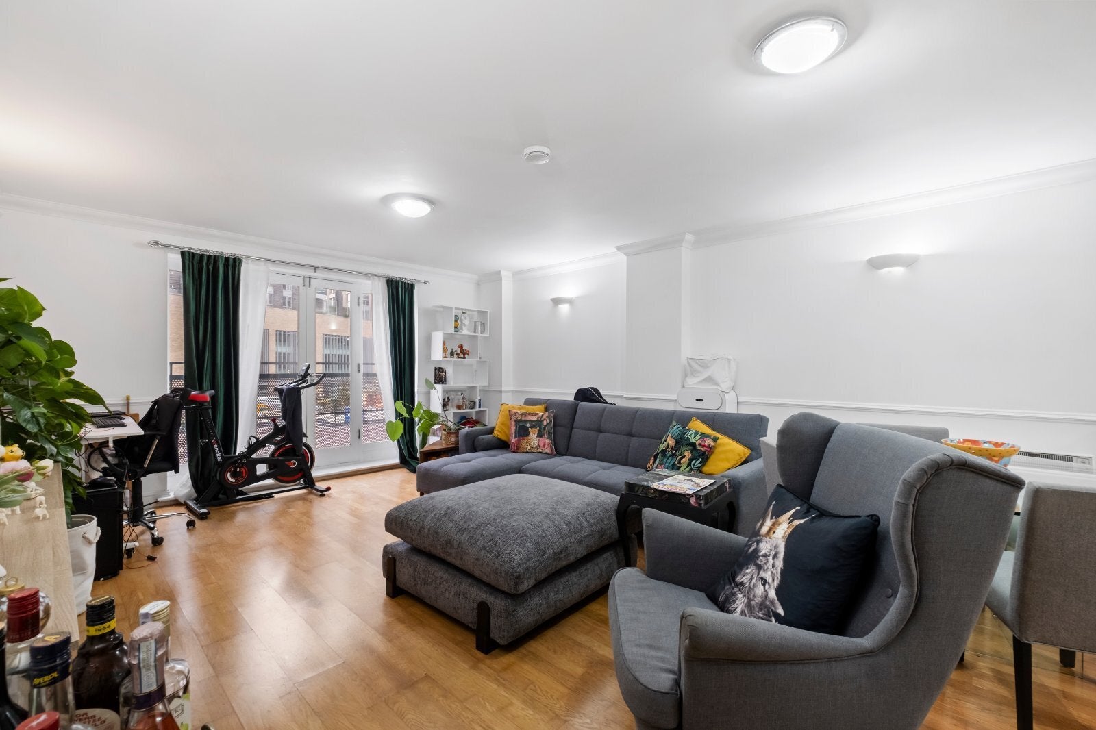 Flat Bridges Court in Greater London
