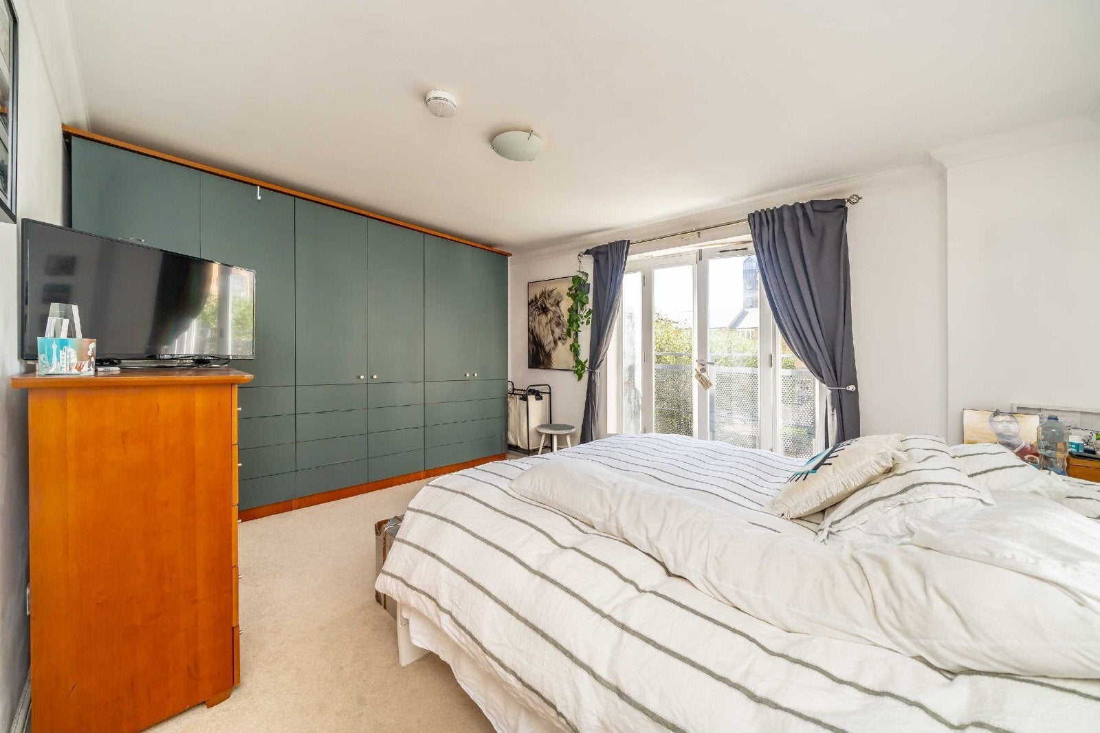 Flat Bridges Court in Greater London