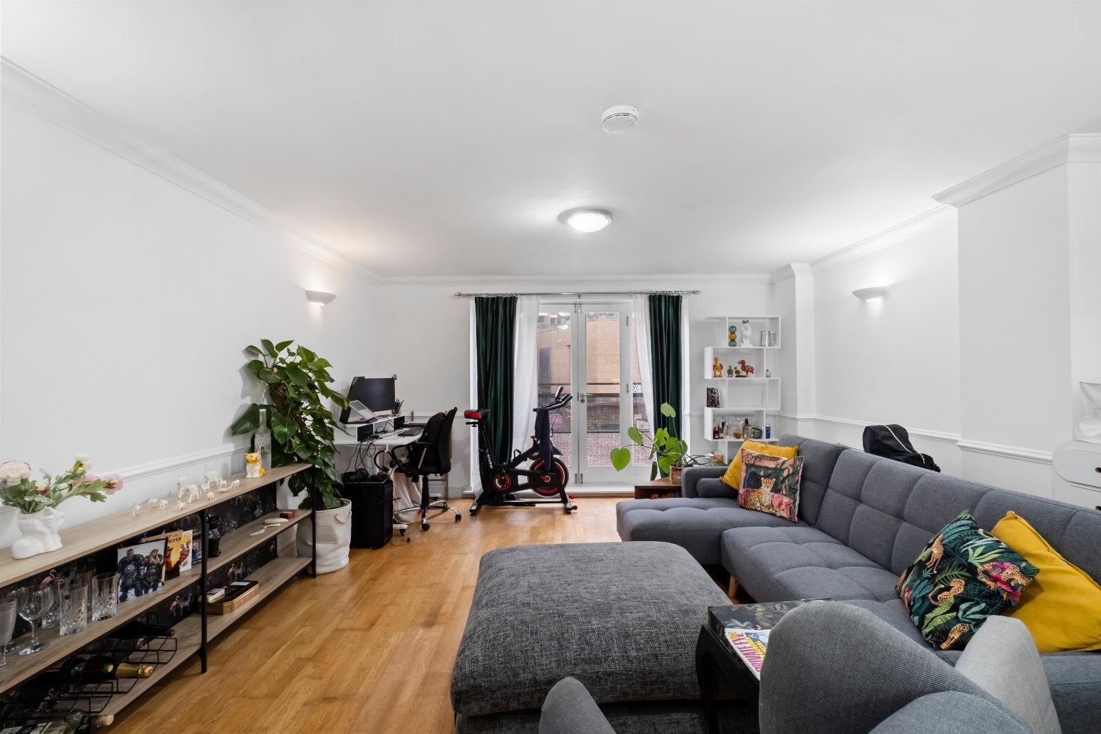 Flat Bridges Court in Greater London
