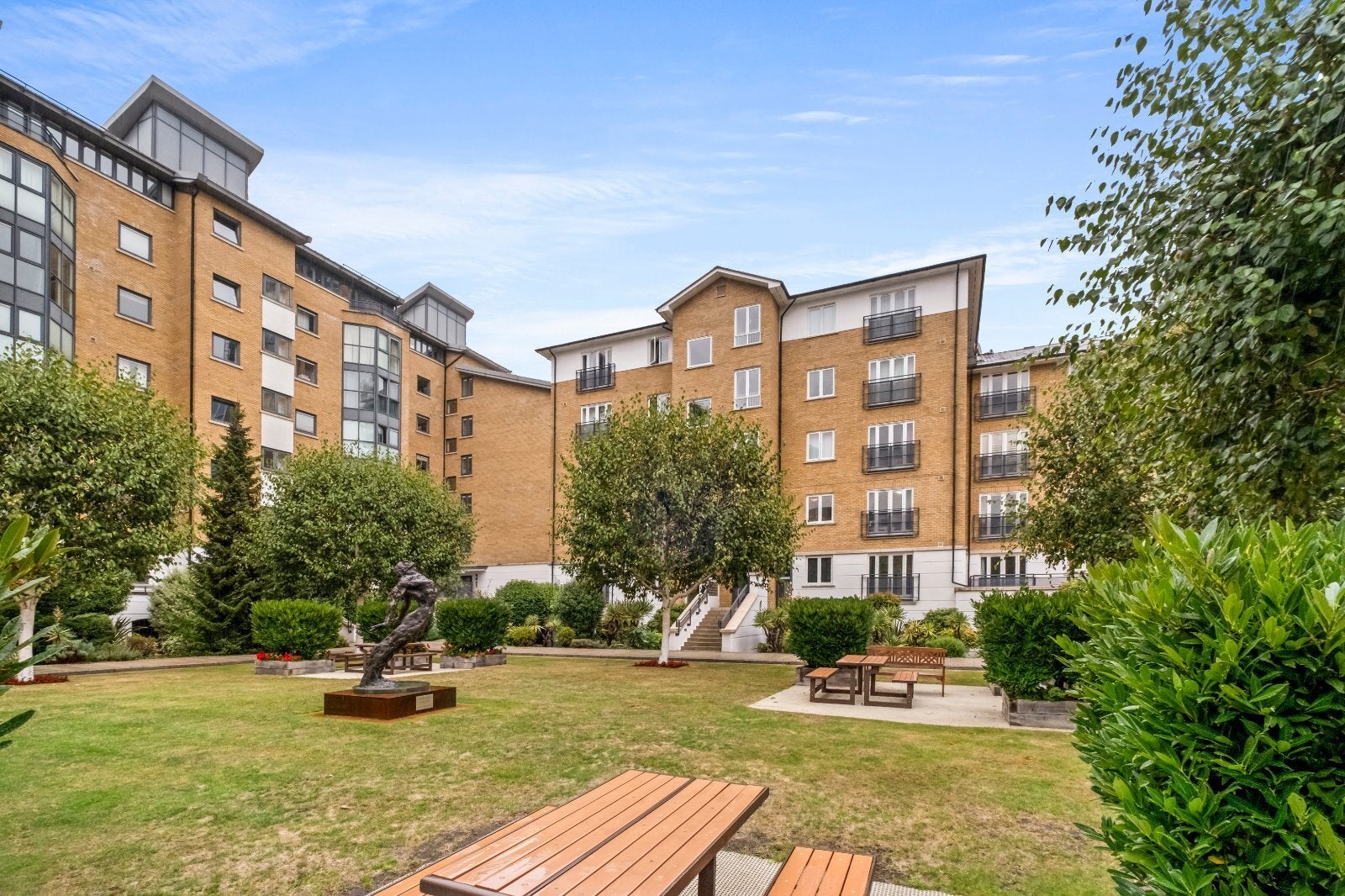Flat Bridges Court in Greater London