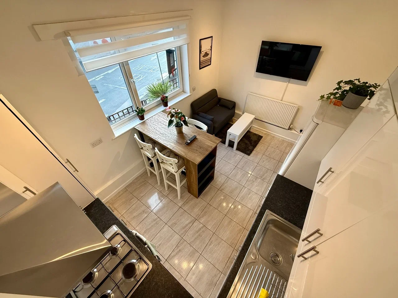 Room Falcon Road in Greater London