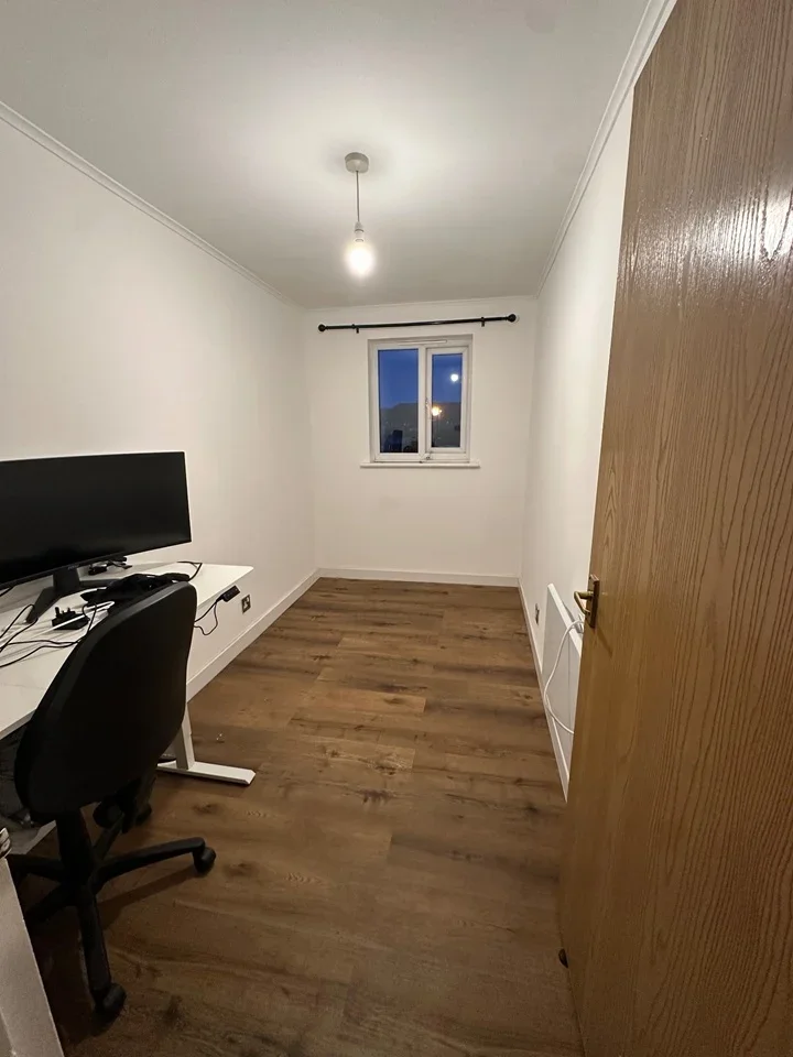 Flat Spring Close in Greater London