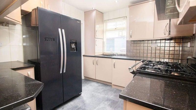 Room Romer Road in Liverpool